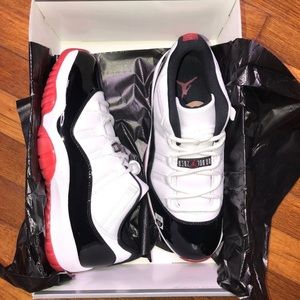 Air Jordan 11 concord bred